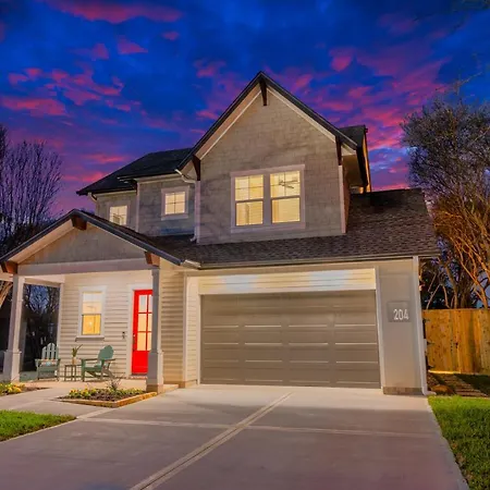 The Lodge Uptown Conroe